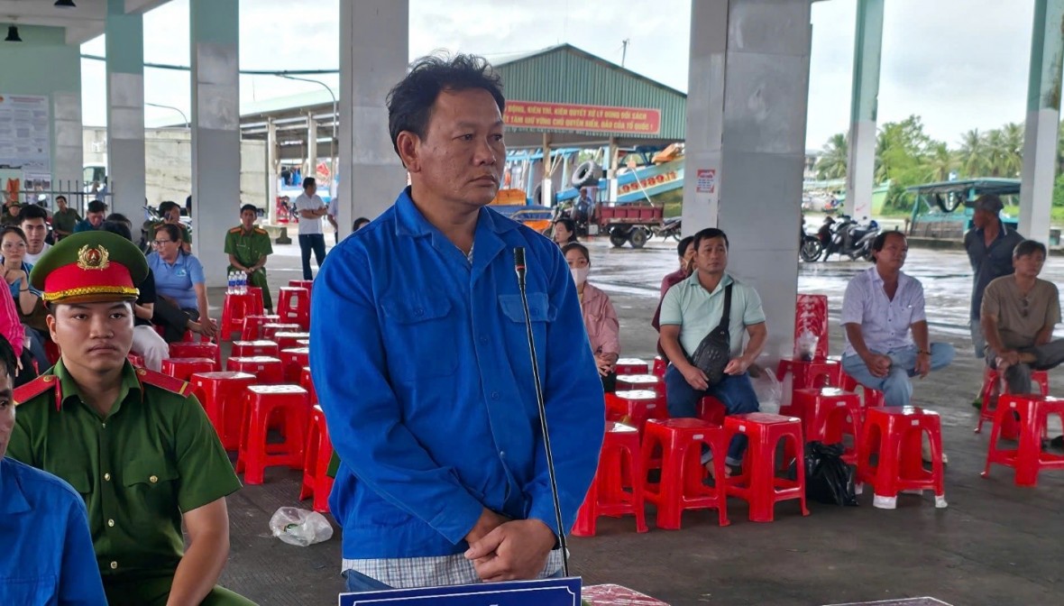 Xét xử lưu động 02 vụ án “Tổ chức cho người khác xuất cảnh trái phép” vi phạm đánh bắt hải sản IUU