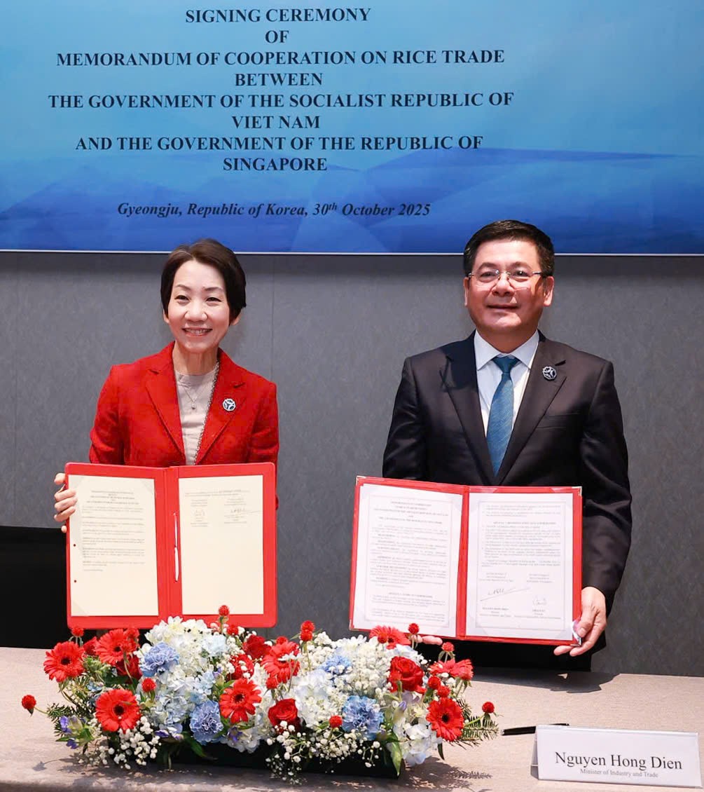 Singapore và Việt Nam ký bản ghi nhớ hợp tác thương mại gạo. (Ảnh: Bộ Công thương)