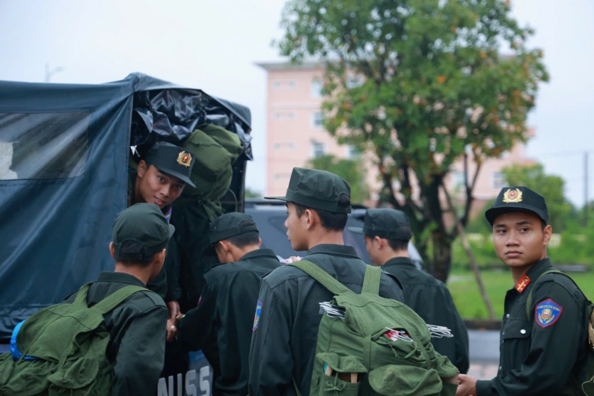 Hành động ý nghĩa, kịp thời của các CBCS - Ảnh Công an Quảng Trị.