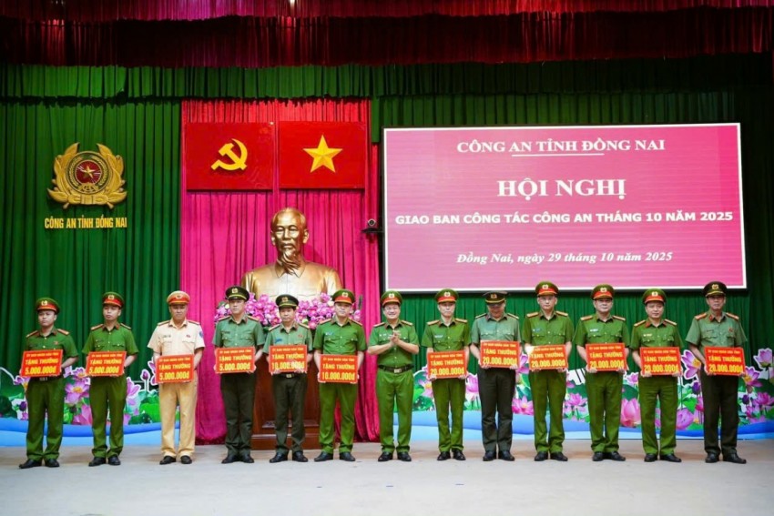 Đội Cảnh sát giao thông đường bộ số 3 (thuộc Phòng CSGT – Công an tỉnh Đồng Nai) đã vinh dự được Chủ tịch UBND tỉnh Đồng Nai khen đột xuất.