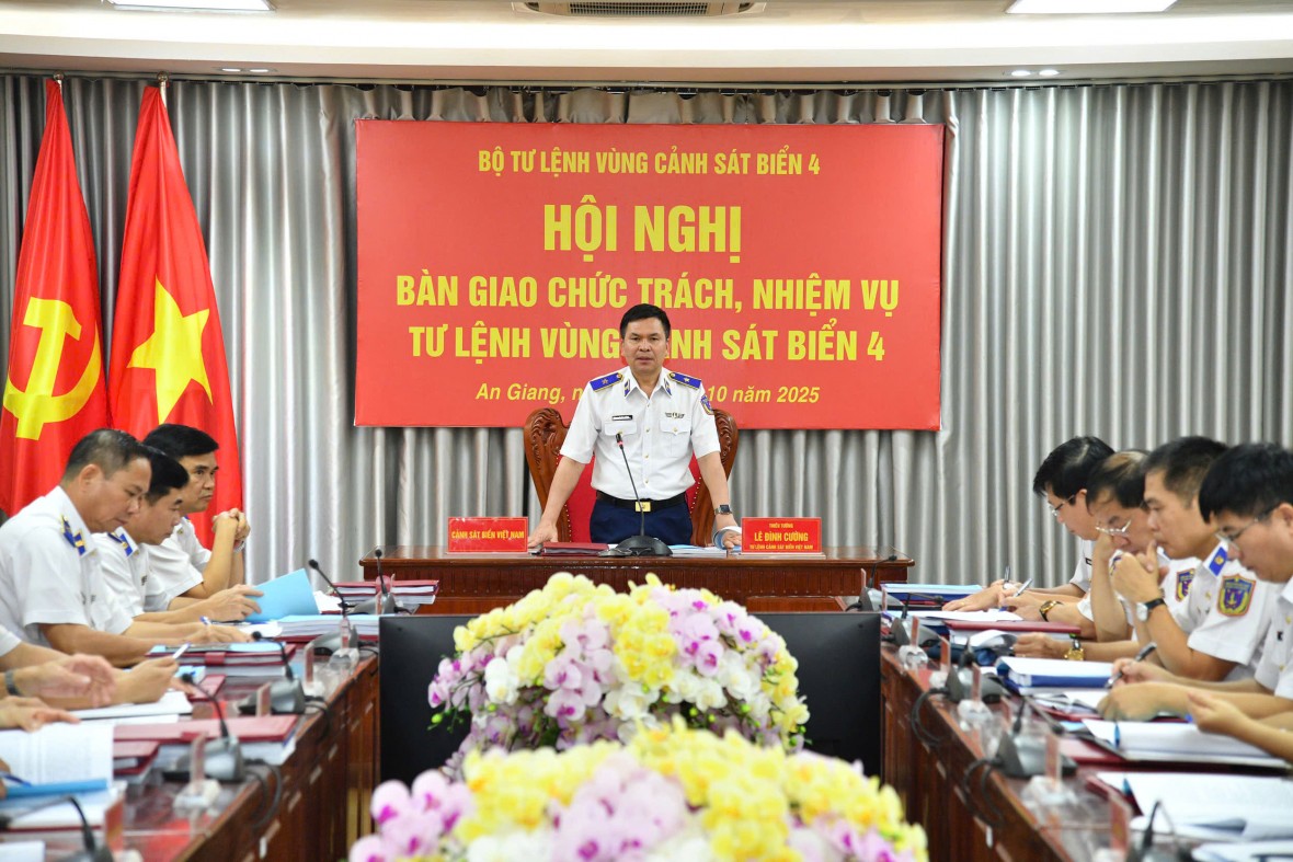 Bàn giao chức trách, nhiệm vụ Tư lệnh Vùng Cảnh sát biển 4 Bàn giao chức trách, nhiệm vụ Tư lệnh Vùng Cảnh sát biển 4