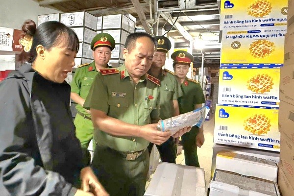 Giám đốc Công an TP Hà Nội kiểm tra thực tế tại làng nghề La Phù Giám đốc Công an TP Hà Nội kiểm tra thực tế tại làng nghề La Phù