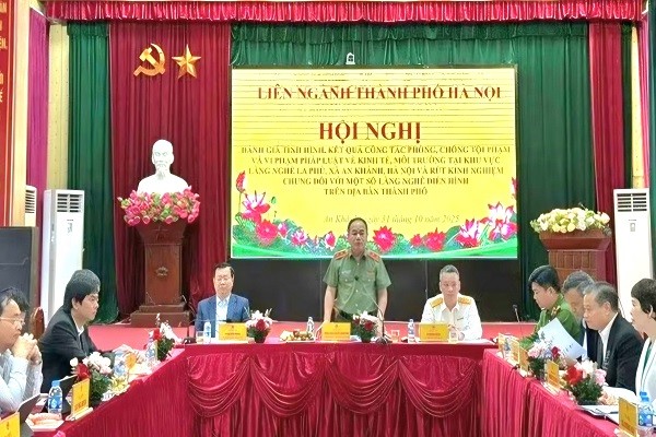 Giám đốc Công an TP Hà Nội kiểm tra thực tế tại làng nghề La Phù Giám đốc Công an TP Hà Nội kiểm tra thực tế tại làng nghề La Phù