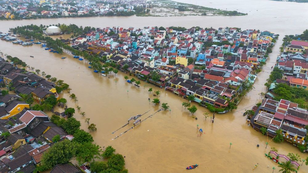 Hỗ trợ khẩn cấp cho các tỉnh miền Trung khắc phục hậu quả mưa lũ