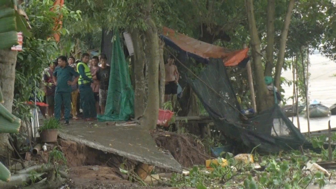 An Giang: Sạt lở nghiêm trọng tại xã Mỹ Hòa Hưng, 12 hộ dân phải di dời khẩn cấp