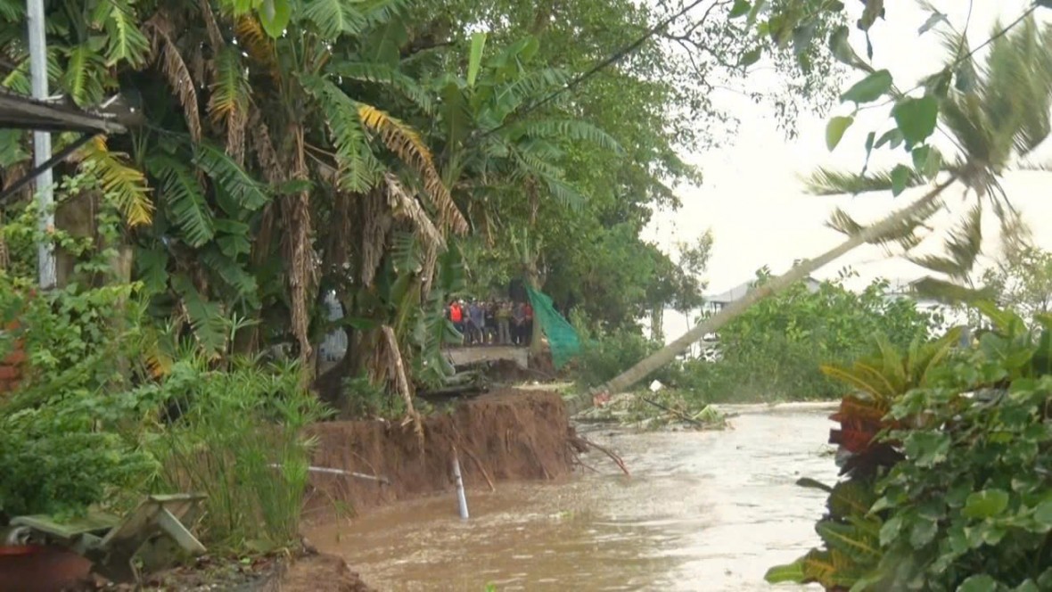An Giang: Sạt lở nghiêm trọng tại xã Mỹ Hòa Hưng, 12 hộ dân phải di dời khẩn cấp