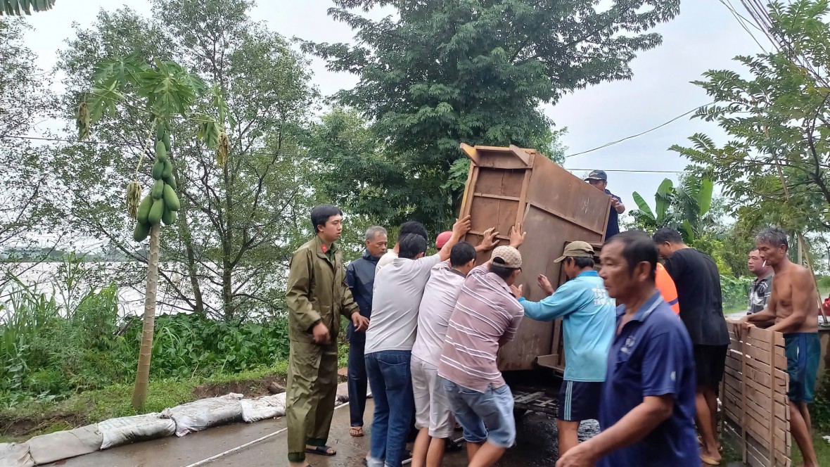 An Giang: Sạt lở nghiêm trọng tại xã Mỹ Hòa Hưng, 12 hộ dân phải di dời khẩn cấp