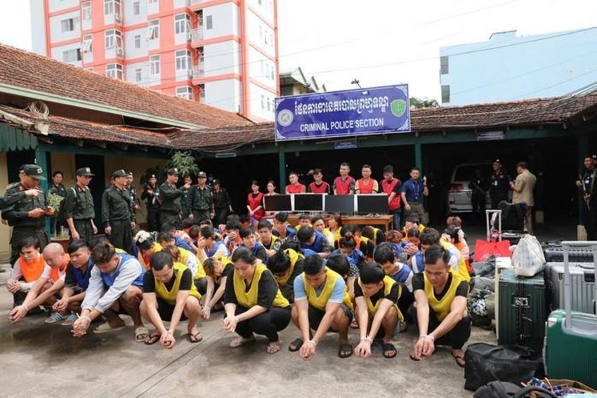 Người phụ nữ Việt điều hành đường dây lừa đảo chiếm đoạt tiền của 8.000 người dân Người phụ nữ Việt điều hành đường dây lừa đảo chiếm đoạt tiền của 8.000 người dân