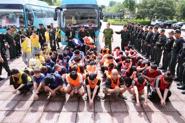 Các đối tượng liên quan bị bắt giữ. Các đối tượng liên quan bị bắt giữ.