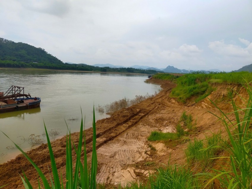 Xác minh nạn nhân tử vong chưa rõ nguyên nhân trên sông Lô Xác minh nạn nhân tử vong chưa rõ nguyên nhân trên sông Lô