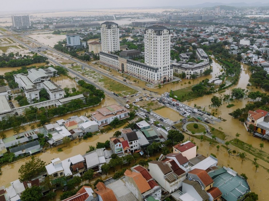 Khắc phục nhanh hậu quả mưa lũ tại khu vực Trung Bộ và sẵn sàng ứng phó với diễn biến bão Kalmaegi