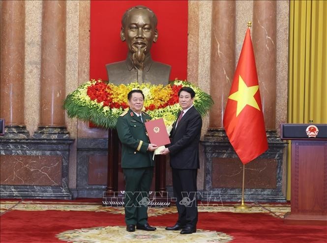 Trao quyết định bổ nhiệm Chủ nhiệm Tổng cục Chính trị