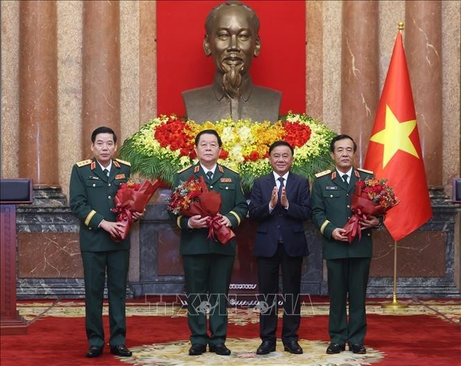 Trao quyết định bổ nhiệm Chủ nhiệm Tổng cục Chính trị