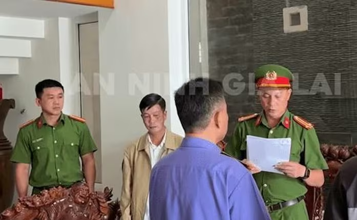 Sử dụng con dấu, tài liệu giả của cơ quan tổ chức, hai giám đốc doanh nghiệp bị khởi tố Sử dụng con dấu, tài liệu giả của cơ quan tổ chức, hai giám đốc doanh nghiệp bị khởi tố