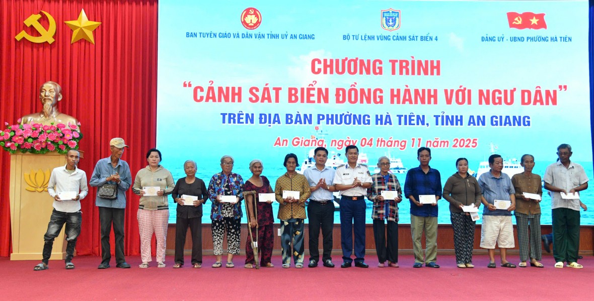 BTL Vùng Cảnh sát biển 4 đồng hành cùng ngư dân Hà Tiên