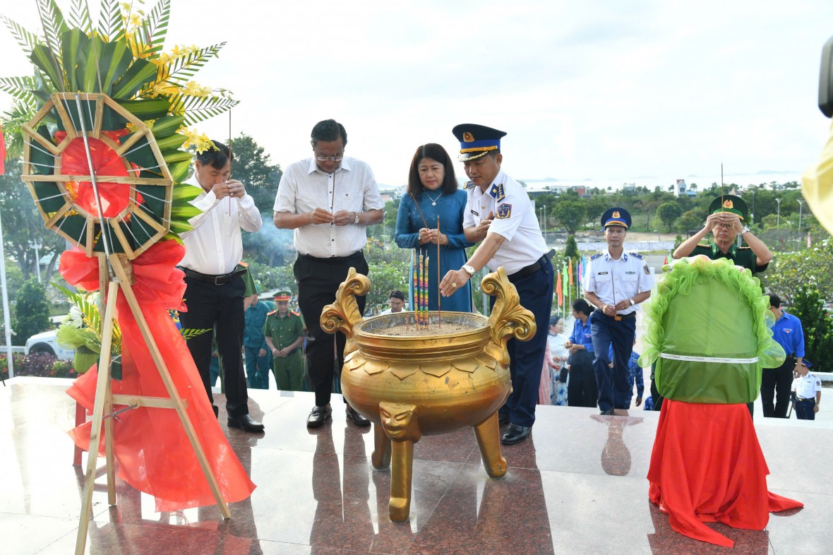 BTL Vùng Cảnh sát biển 4 đồng hành cùng ngư dân Hà Tiên