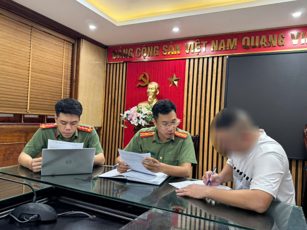 Phòng An ninh chính trị nội bộ xử phạt trường hợp vi phạm. Phòng An ninh chính trị nội bộ xử phạt trường hợp vi phạm.