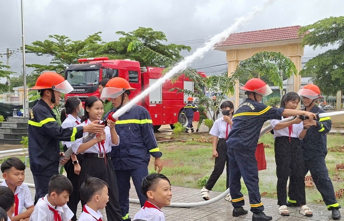 Công an Tây Ninh nâng cao kỹ năng, nhận thức pháp luật trong học đường