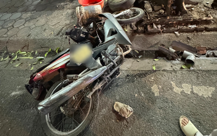 Truy tìm tài xế ôtô tải gây tai nạn liên hoàn rồi bỏ trốn ở Hà Nội Truy tìm tài xế ôtô tải gây tai nạn liên hoàn rồi bỏ trốn ở Hà Nội