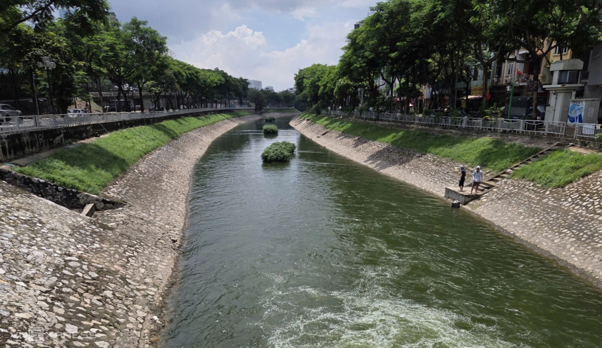 Cảnh quan hai bên sông Tô Lịch đã được cải thiện 