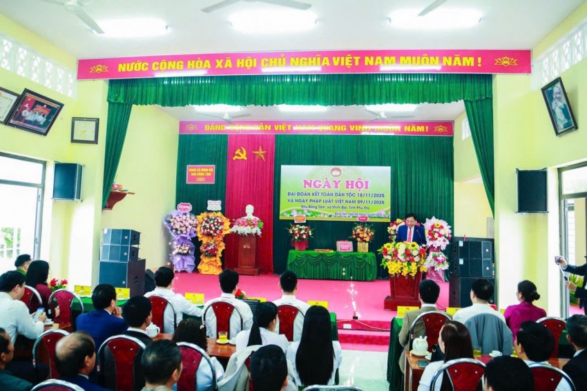 Ông Đặng Đình Thường - Bí thư chi bộ thay mặt Ban tổ khai mạc ngày hội.