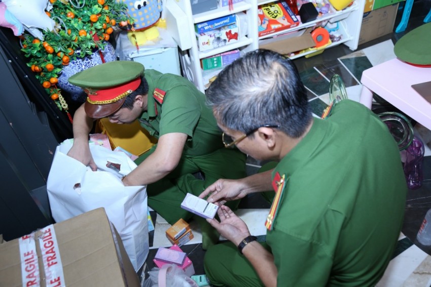 Cơ quan công an đã tạm giữ các máy móc, phương tiện, hồ sơ, tài liệu liên quan. Cơ quan công an đã tạm giữ các máy móc, phương tiện, hồ sơ, tài liệu liên quan.