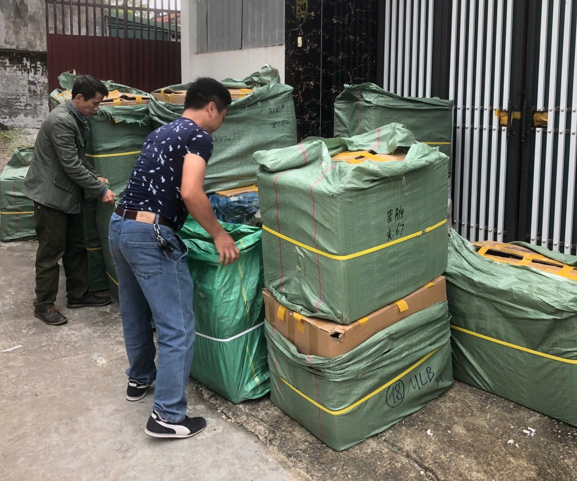 Hơn 1.600 túi, ví giả mạo nhãn hiệu nổi tiếng bị Đoàn kiểm tra liên ngành số 1 TP Hà Nội phát hiện và thu giữ. Hơn 1.600 túi, ví giả mạo nhãn hiệu nổi tiếng bị Đoàn kiểm tra liên ngành số 1 TP Hà Nội phát hiện và thu giữ.