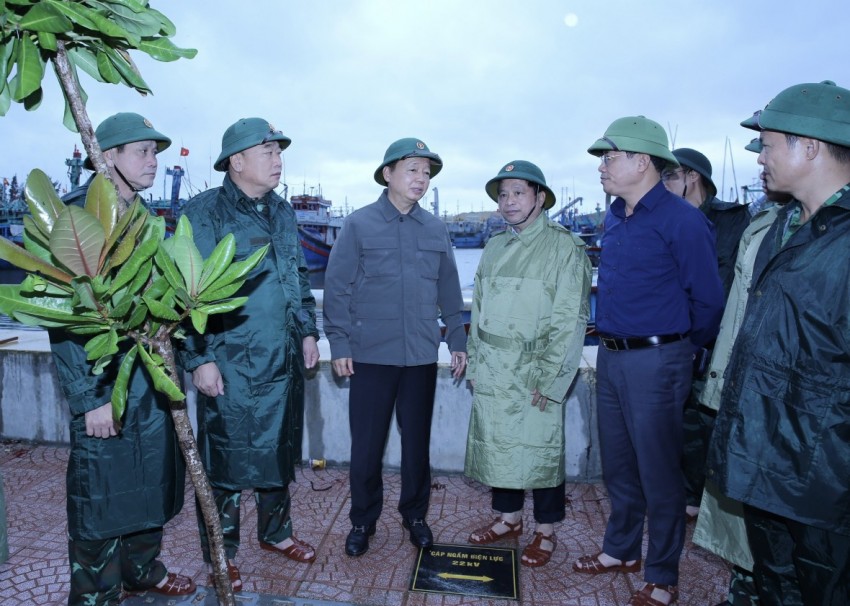 Huy động mọi lực lượng, phương án trực chiến ứng phó cơn bão số 13