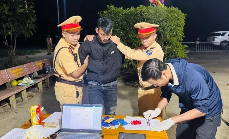 Mua bán 1.400 viên ma túy tổng hợp, 2 đối tượng ở Lào Cai bị bắt Mua bán 1.400 viên ma túy tổng hợp, 2 đối tượng ở Lào Cai bị bắt