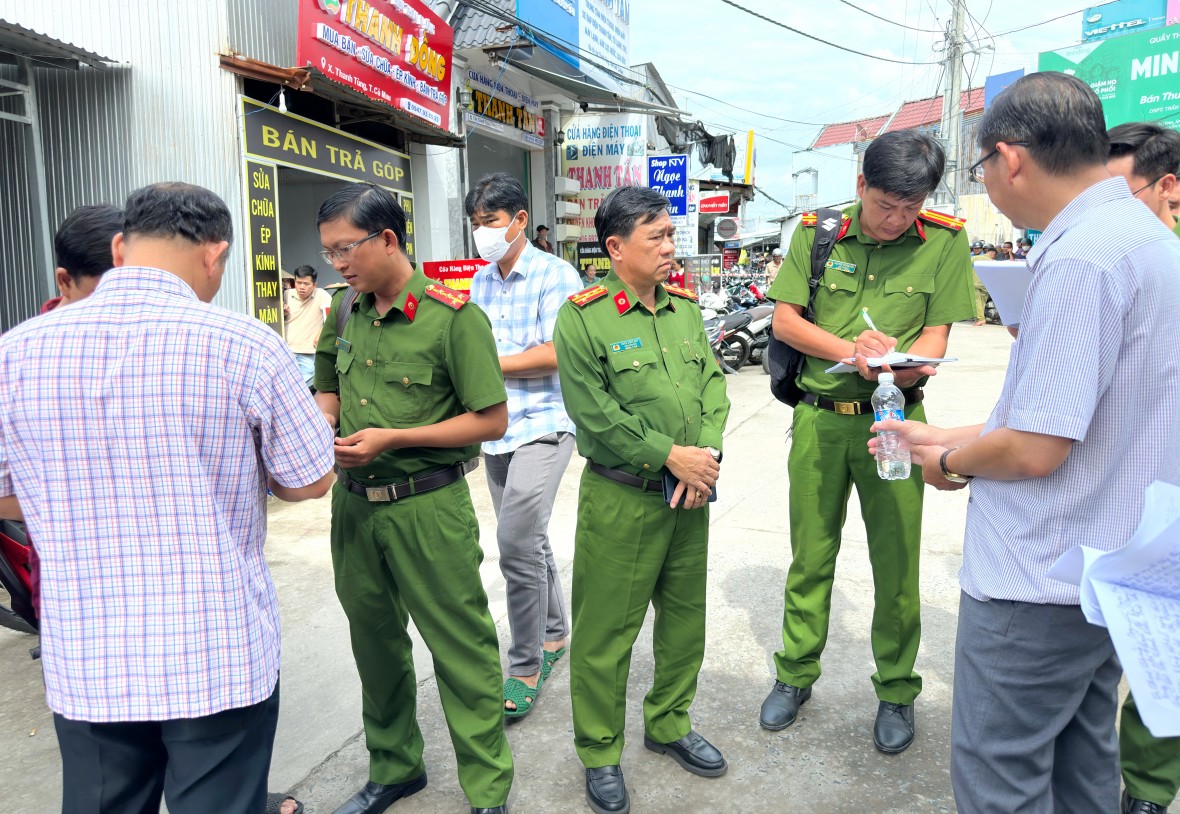 Chỉ đạo khẩn trương điều tra vụ án mạng đặc biệt nghiêm trọng tại Cà Mau Chỉ đạo khẩn trương điều tra vụ án mạng đặc biệt nghiêm trọng tại Cà Mau