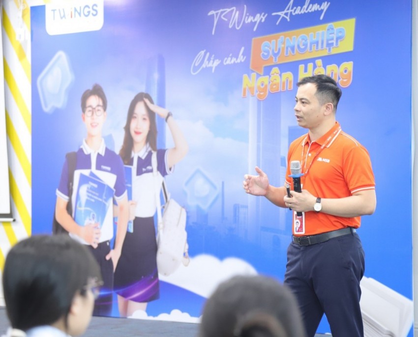 Trải nghiệm nghiệp vụ: Khoảng cách từ giảng đường đến nhà băng