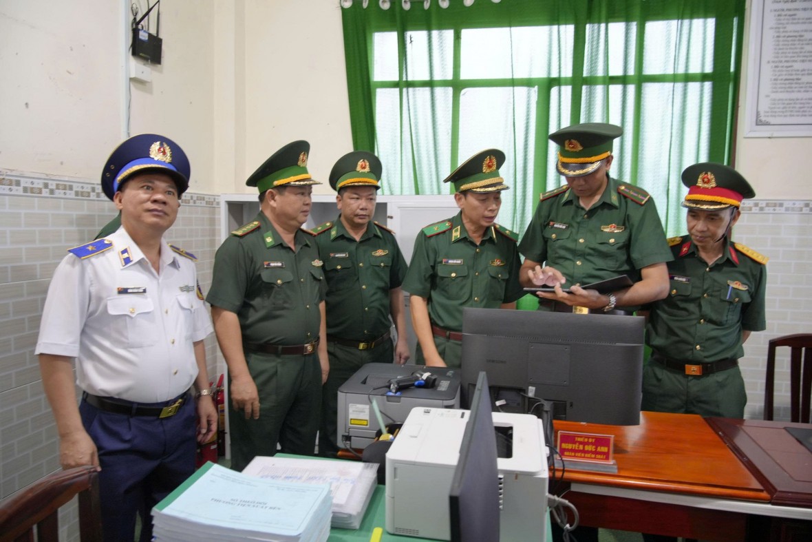 Bộ Quốc phòng kiểm tra cao điểm chống khai thác IUU tại tỉnh An Giang