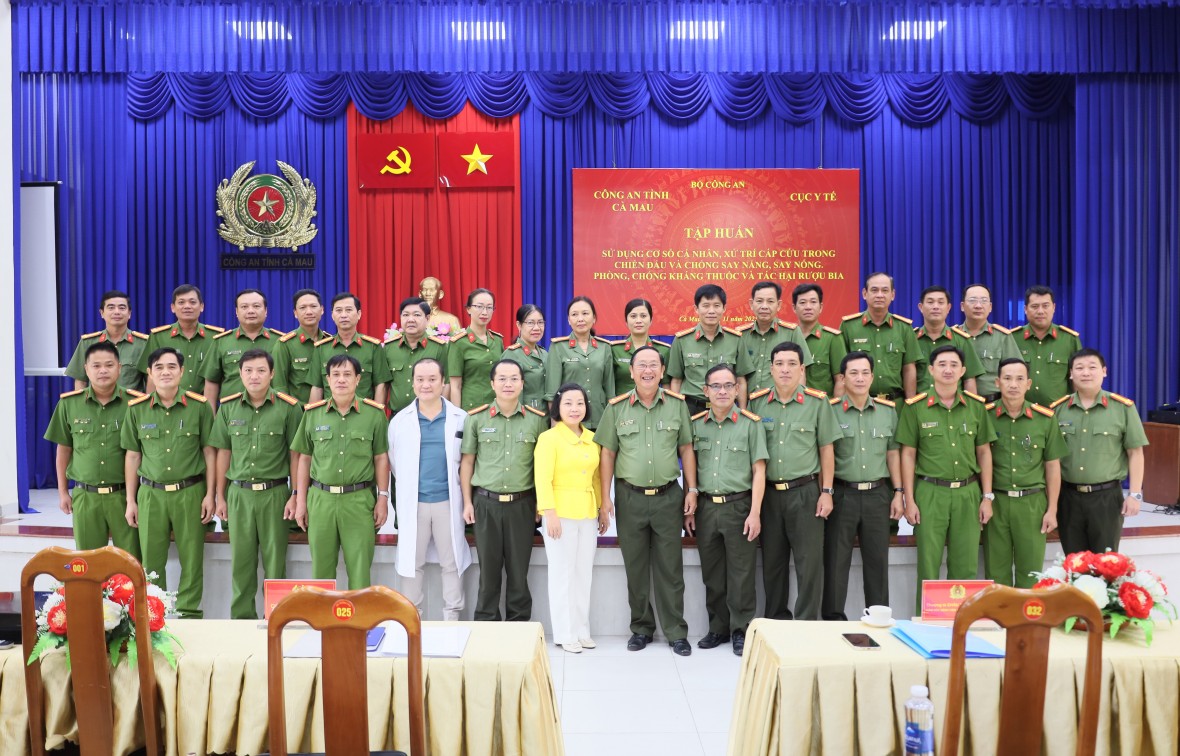 Hơn 200 cán bộ, chiến sĩ Công an Cà Mau tập huấn kỹ năng y tế, xử trí cấp cứu trong chiến đấu Hơn 200 cán bộ, chiến sĩ Công an Cà Mau tập huấn kỹ năng y tế, xử trí cấp cứu trong chiến đấu