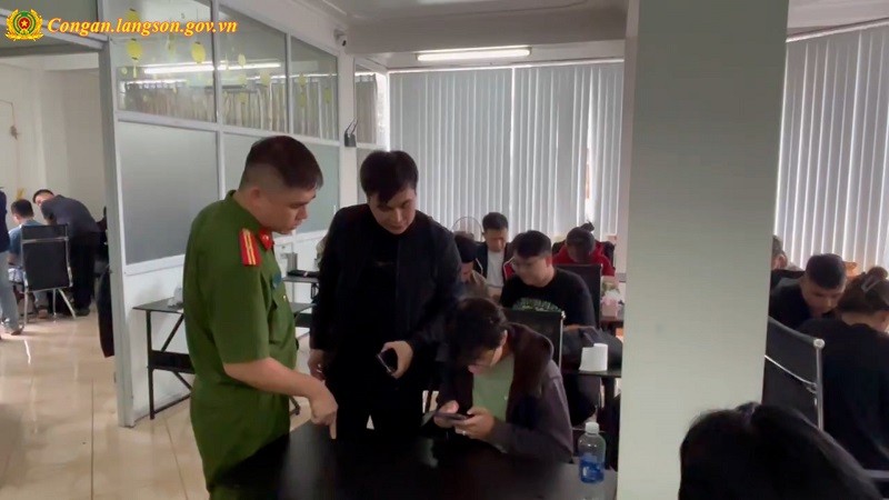 Triệt phá đường dây cho vay qua app với lãi suất hơn 2.000%/năm ở Lạng Sơn