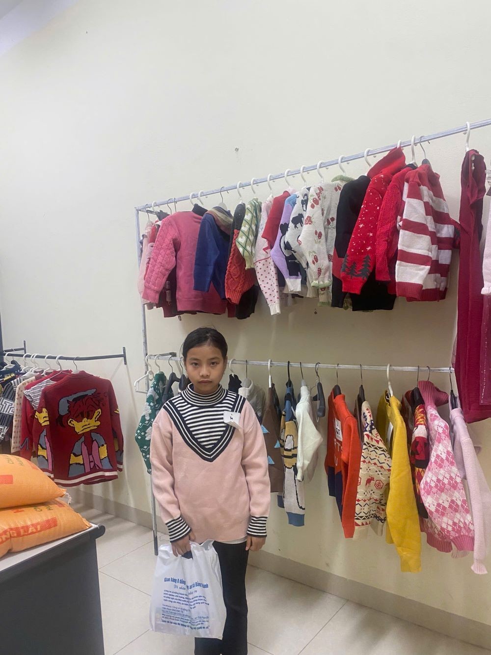 Ấm áp yêu thương từ “Gian hàng 0 đồng” của Công an Thái Nguyên