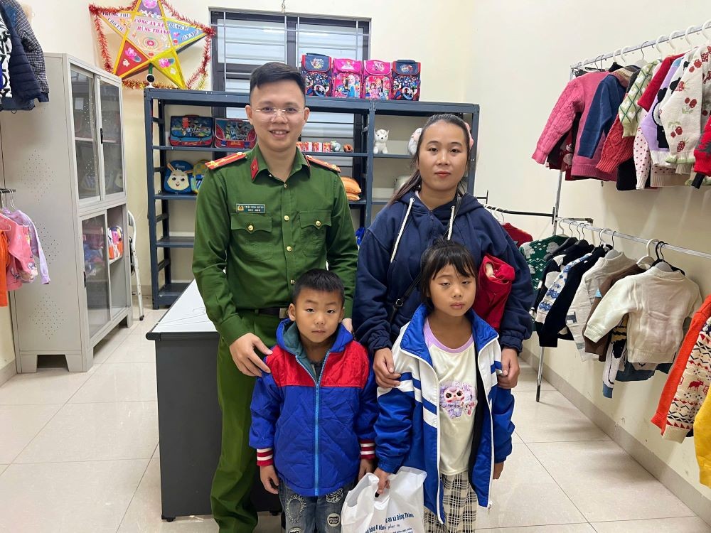 Ấm áp yêu thương từ “Gian hàng 0 đồng” của Công an Thái Nguyên