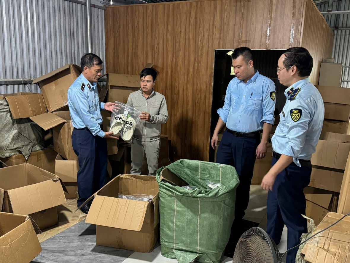 Liên tiếp phát hiện hàng lậu, hàng giả tại phường Tuần Châu và xã Quảng Tân