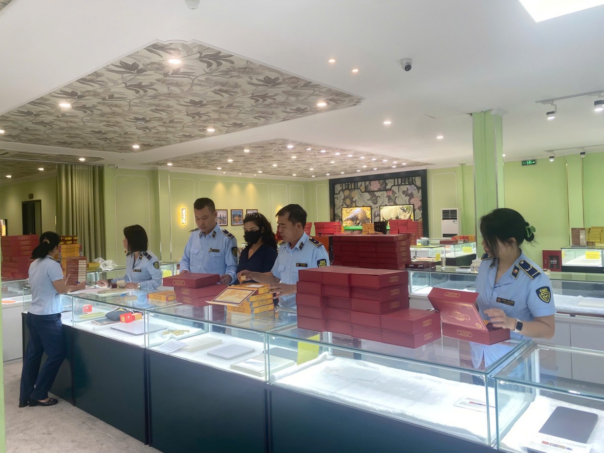 Liên tiếp phát hiện hàng lậu, hàng giả tại phường Tuần Châu và xã Quảng Tân