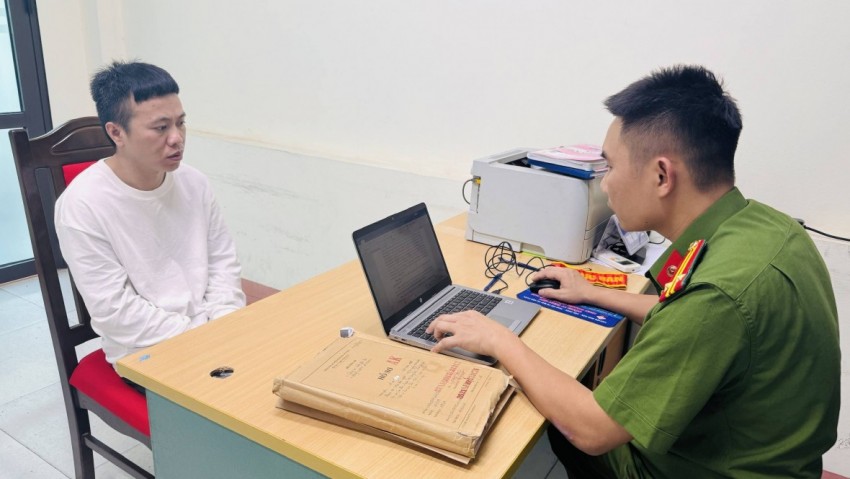 Đối tượng trốn truy nã sa lưới sau 9 năm lẩn trốn về tội mua bán người Đối tượng trốn truy nã sa lưới sau 9 năm lẩn trốn về tội mua bán người