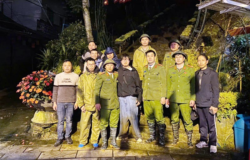 Kịp thời tìm kiếm, hỗ trợ du khách Nhật Bản bị lạc trên núi Hàm Rồng ở Sa Pa Kịp thời tìm kiếm, hỗ trợ du khách Nhật Bản bị lạc trên núi Hàm Rồng ở Sa Pa
