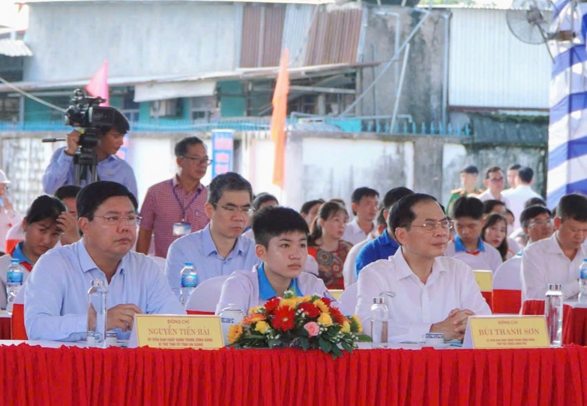 Phó Thủ tướng Bùi Thanh Sơn dự Lễ khởi công Trường Liên cấp vùng biên An Giang