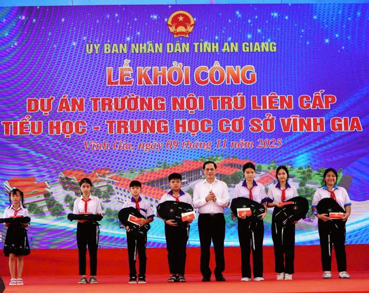 Phó Thủ tướng Bùi Thanh Sơn dự Lễ khởi công Trường Liên cấp vùng biên An Giang