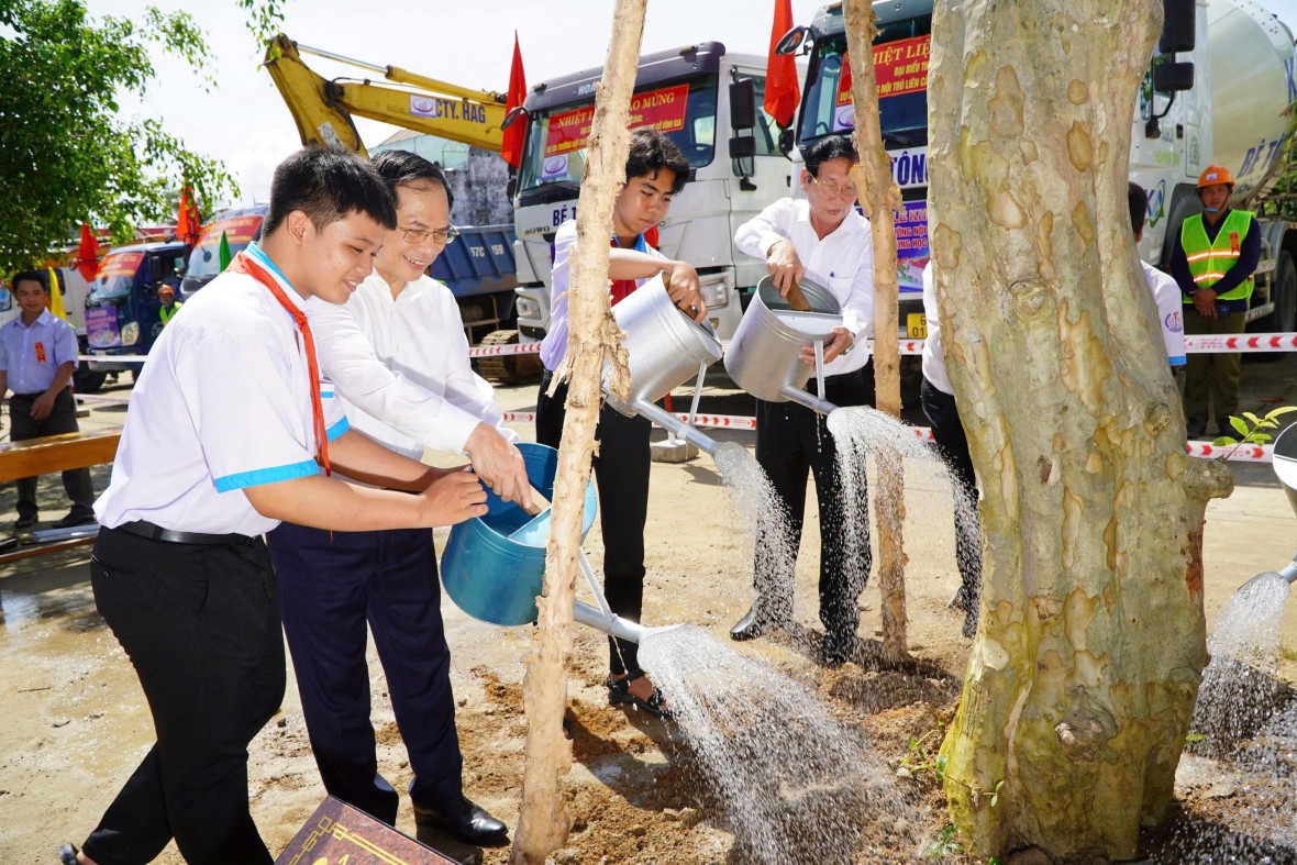 Phó Thủ tướng Bùi Thanh Sơn dự Lễ khởi công Trường Liên cấp vùng biên An Giang