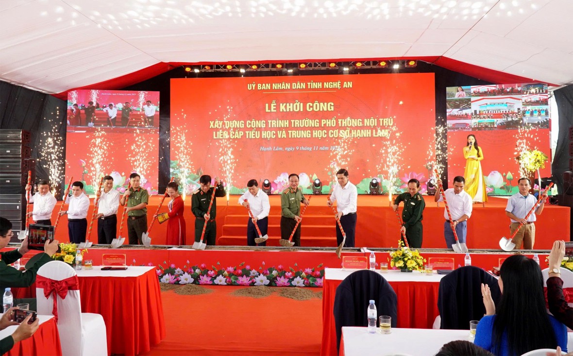 Nghi thức khởi công tại điểm cầu Trường phổ thông nội trú liên cấp TH&THCS Hạnh Lâm.