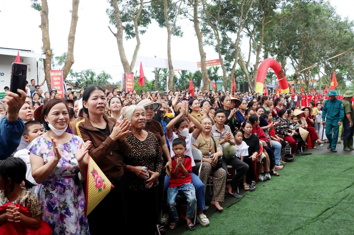 Niềm vui nhân dân xã Hạnh Lâm tại lễ khởi công.
