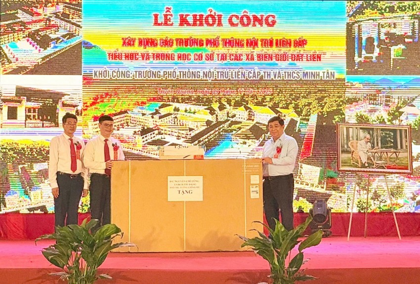 Phó Thủ tướng Nguyễn Chí Dũng dự Lễ Khởi công xây trường học tại xã biên giới Tuyên Quang