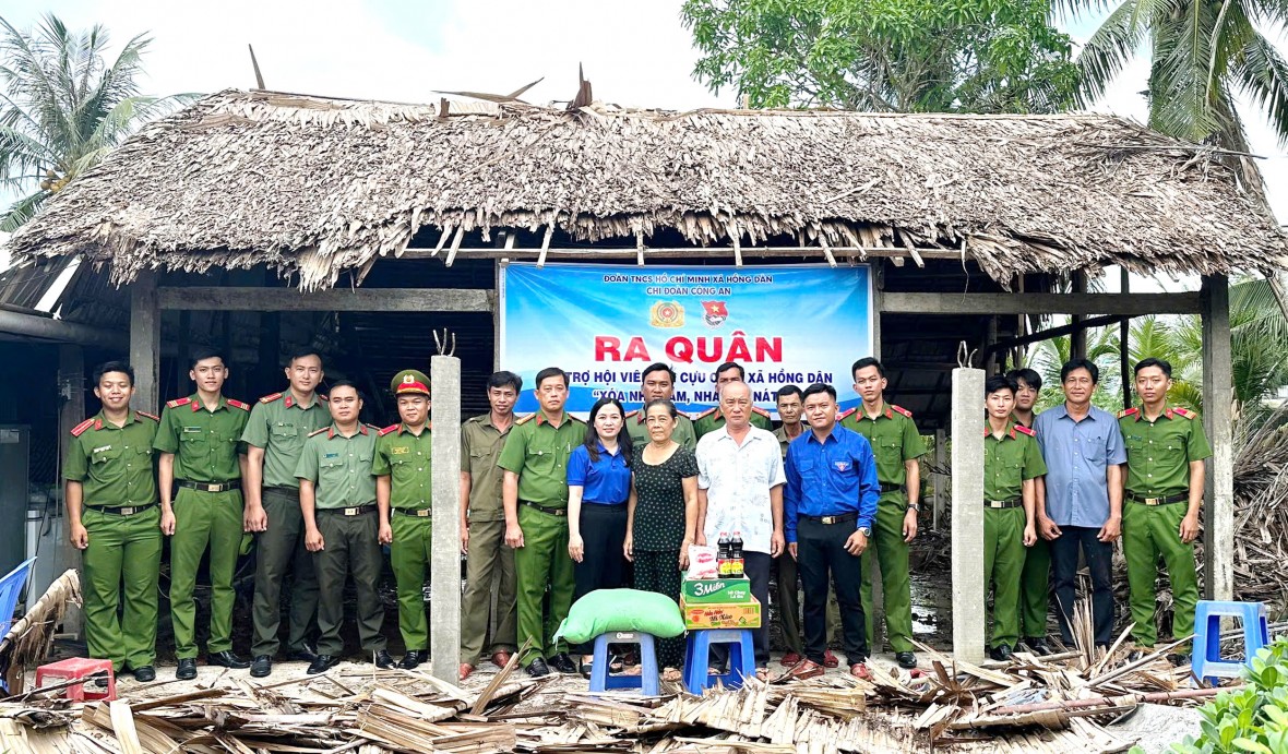 Tuổi trẻ Công an Cà Mau hỗ trợ hội viên Hội Cựu CAND xây nhà tình nghĩa