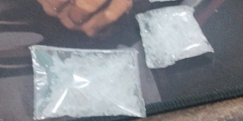 Bắt quả tang 02 đối tượng tàng trữ trái phép chất ma túy Bắt quả tang 02 đối tượng tàng trữ trái phép chất ma túy