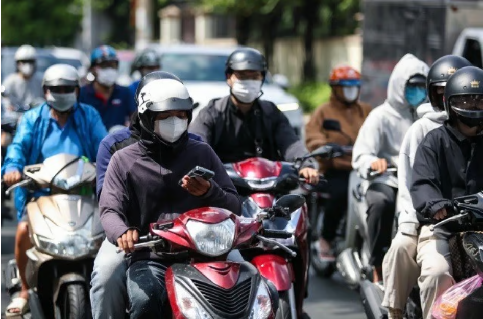 Cục CSGT khẳng định “dùng điện thoại khi dừng đèn đỏ sẽ không bị phạt”