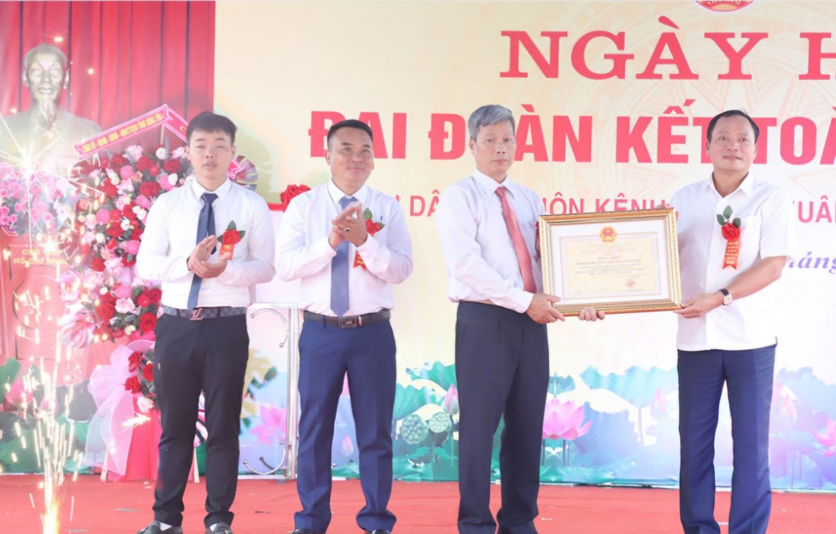 Chủ tịch HĐND tỉnh Hưng Yên Trần Quốc Văn dự Ngày hội Đại đoàn kết tại khu dân cư